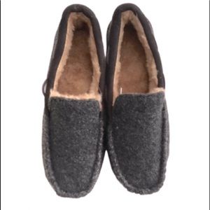 NWT Indoor/Outdoor Slip-on Faux Fur Lining Shoes. Size 10